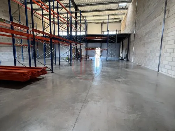 Local 607 m² Baillargues
