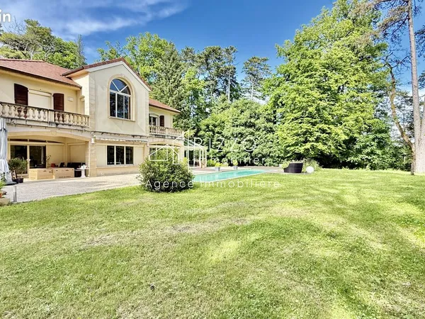 Propriété 8 pièces 302 m²