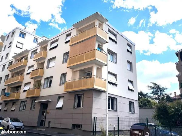 Appartement T3 58m2 soigneusement entretenu + Parking privé - Lyon 3e