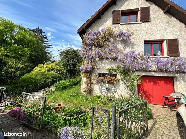 Maidières, situation privilégiée, propriété de 4000 m2 avec maison et étang