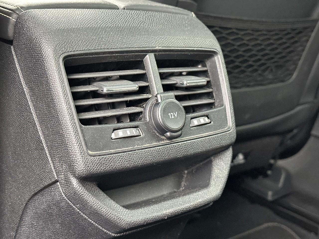 Peugeot 3008 hybrid4 300 e-eat8 gt — photo 38