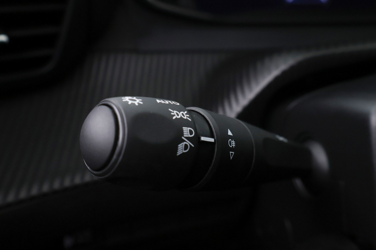 Peugeot 208 — photo 21