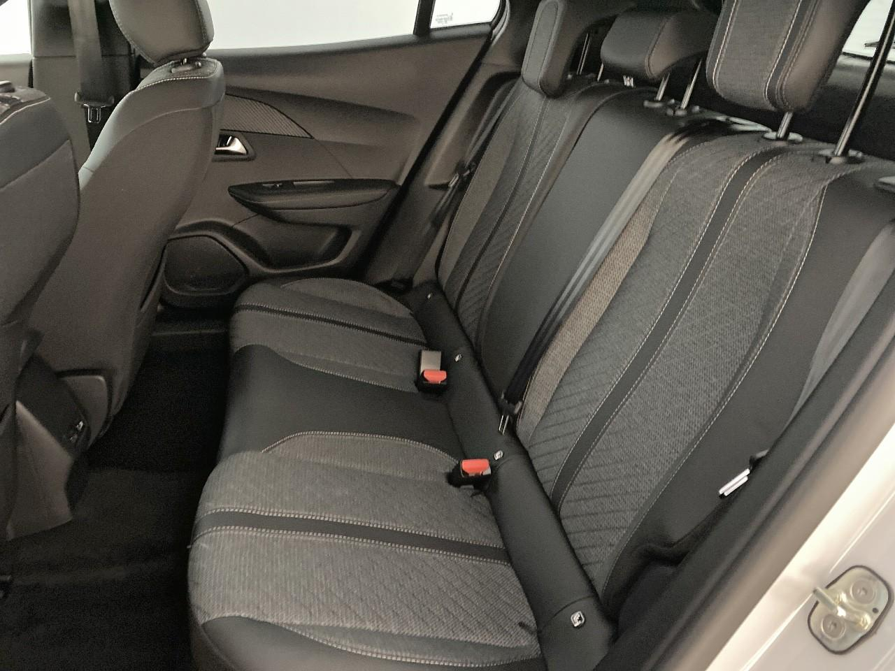 Peugeot 2008 hybrid 145 ch e-dcs6 allure — photo 10