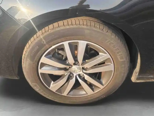 Peugeot 308 1.2 puretech 130ch ?6.c s&amp;s allure — photo 10