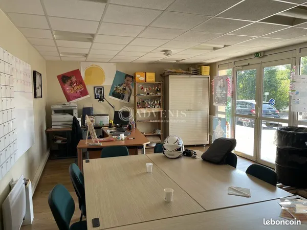 Bureau 54 m²
