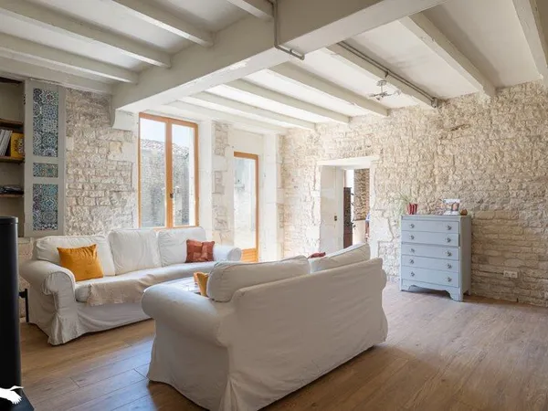 Maison de bourg de 8 pièces principales