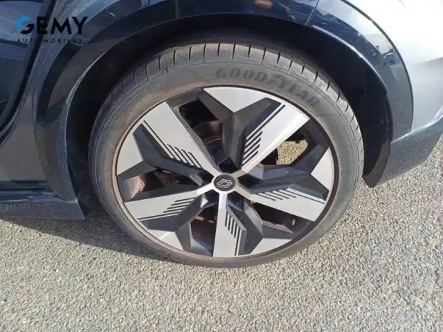 Renault Megane e-tech ev60 220 ch super charge — photo 11