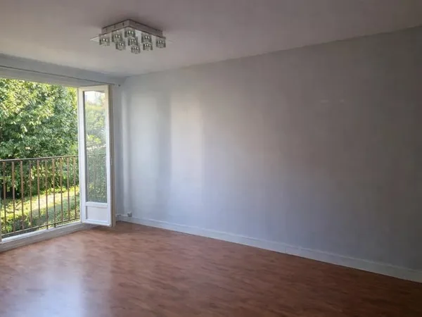 THIAIS - Appartement de 2 pièces de 46 m² avec parking et cave - À deux pas du TVM et du centre-vill