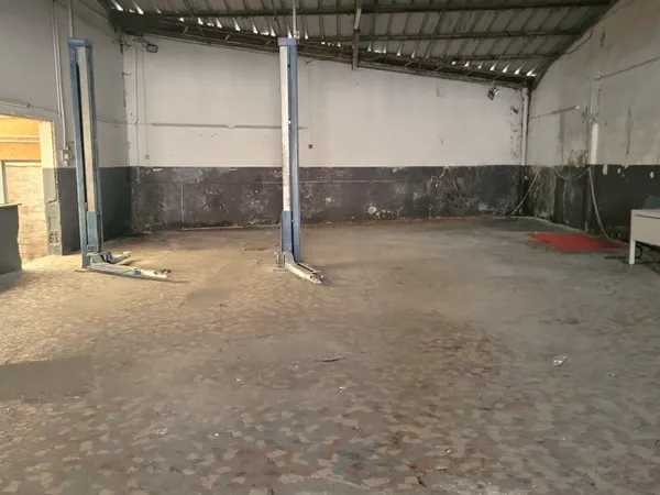 Local commercial 240 m²