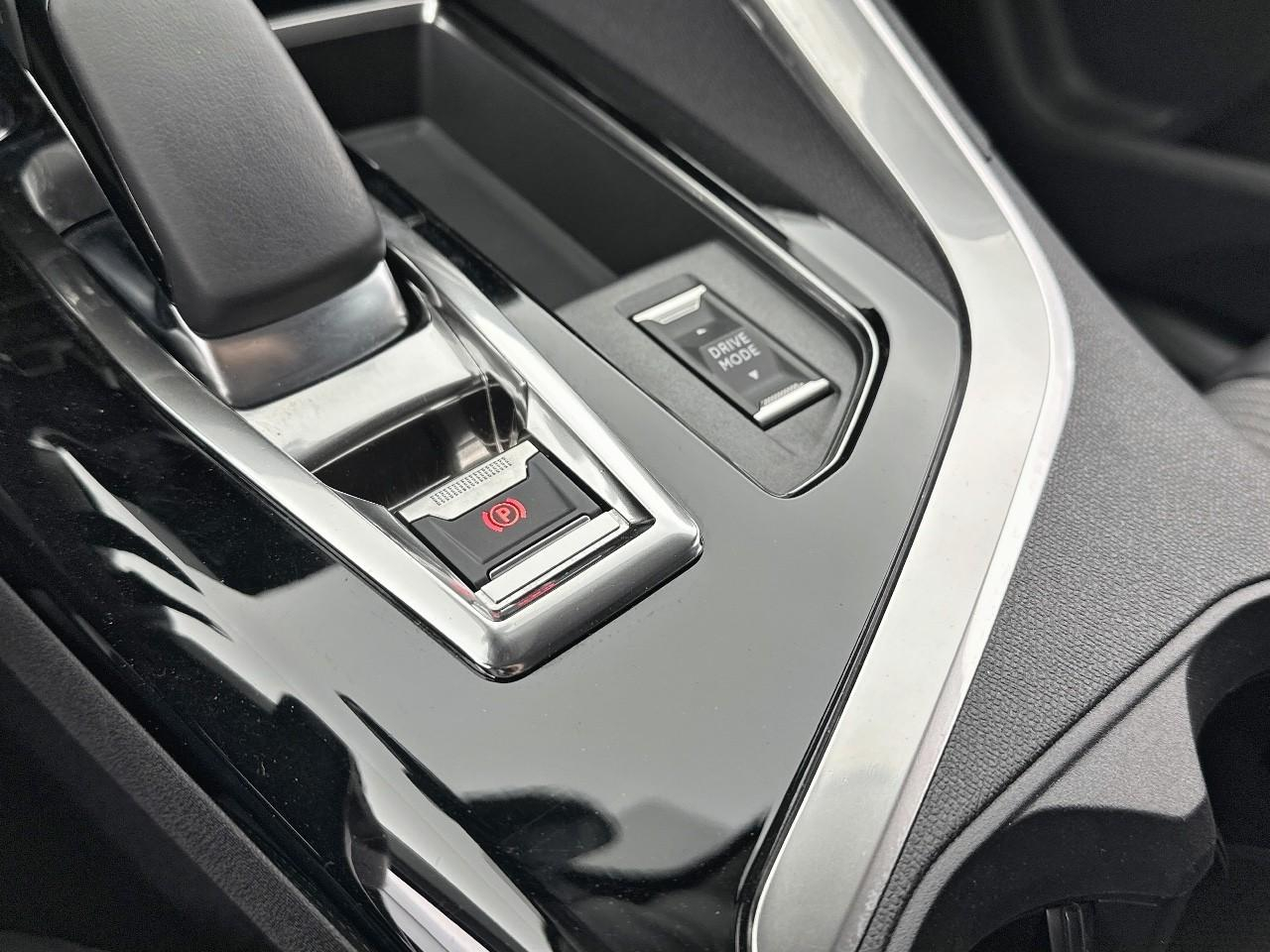 Peugeot 3008 hybrid 225 e-eat8 allure pack — photo 28