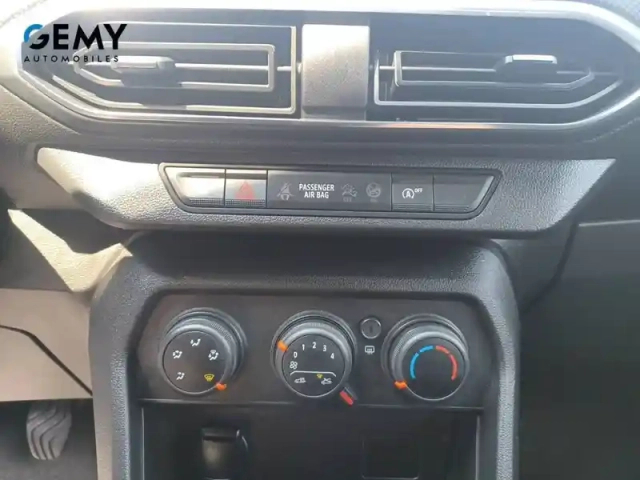 Dacia Sandero sce 65 - 22 — photo 29