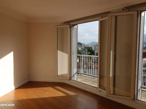 T2 51 m² AMPERE/ BOUCHAYER VUE 360°