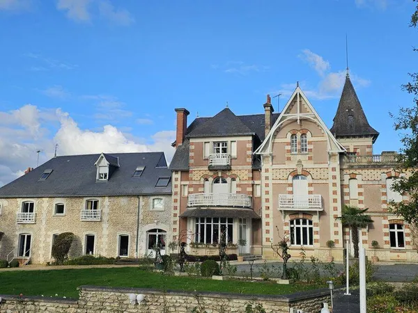 Château 40 pièces 2000 m²