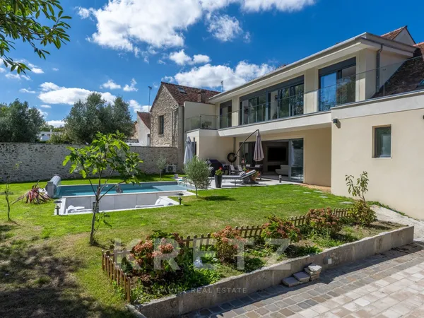MONTFORT-L'AMAURY — L'ÉLÉGANCE D'UNE MAISON DE FAMILLE