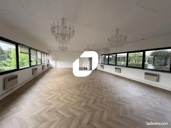 Bureaux 742 m²