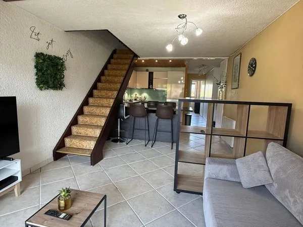 Triplex, environnement très calme, à 5 minutes de toutes les commodités