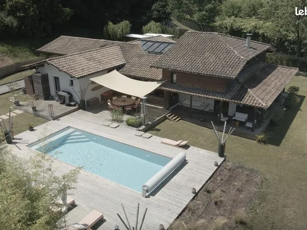 Villa d'architecte meublée de 250 m² avec piscine chauffée et studio indépendant à Camblanes-et-Meyn