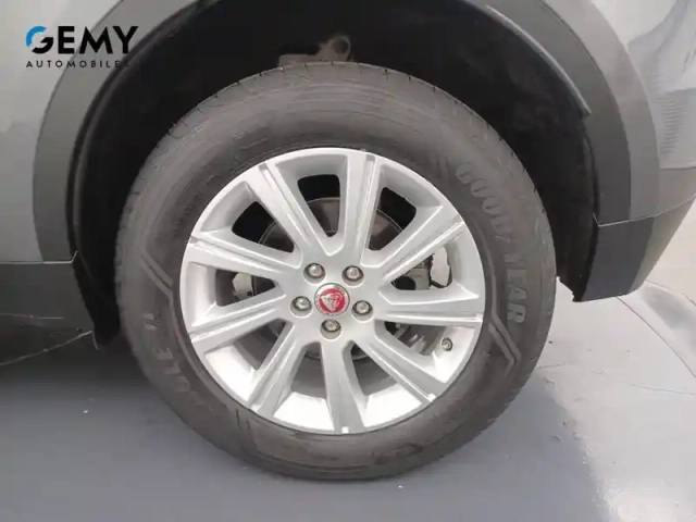 Jaguar E-Pace 2.0 d - 150 ch awd bvm — photo 11