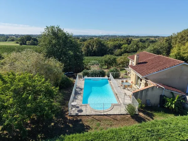 Maison familiale 4 chambres avec piscine, vue sur les vignes
