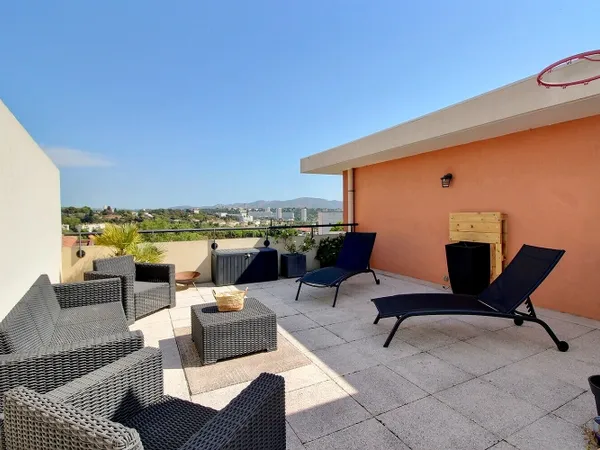 Appartement Marseille de type 4 de 80m² avec 2 grandes terrasses, garage double et place privative