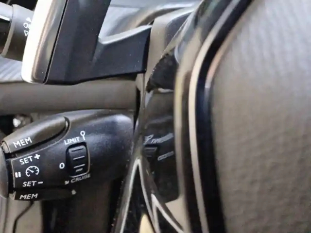 Peugeot 208 hybrid 100 e-dcs6 — photo 27