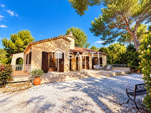SANARY-SUR-MER - BEAUCOURS | UNE ADRESSE PRIVILÉGIÉE, LE CALME ABSOLU ET LES PLAGES À PIED