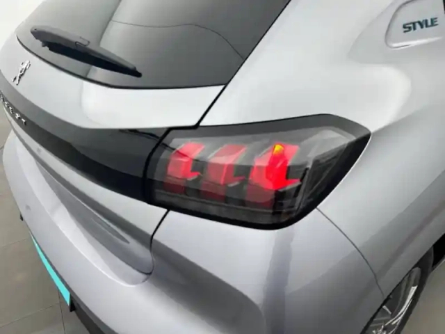 Peugeot 208 puretech 75 s&amp;s bvm5 — photo 89
