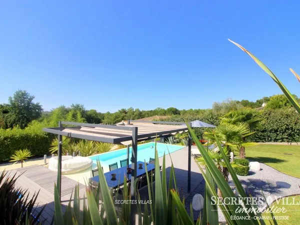 LATRESNE VILLA 230M2 DONT APPARTEMENT 80M2 SUR 1306M2