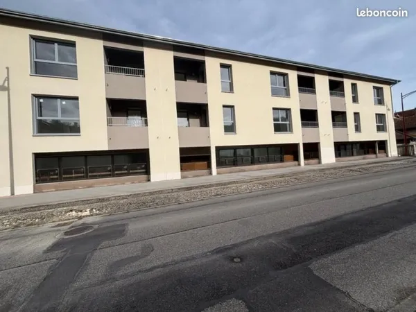 Local commercial 82 m²
