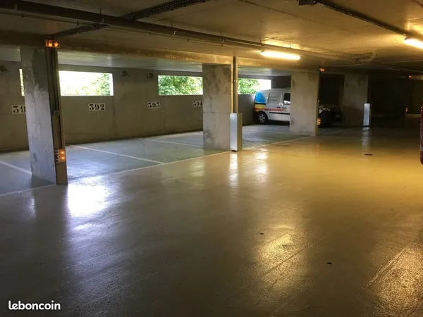 Place de parking couverte et sécurisée - Eragny (95610)