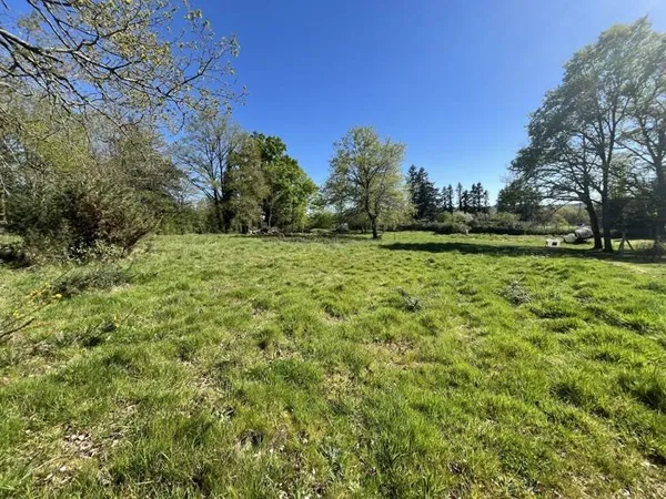 Terrain constructible 932 m²