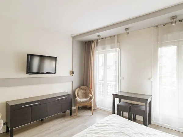 Paris 18e - RUE DES ABBESSES - Studio - 19,10m² Carrez - 1 chambre