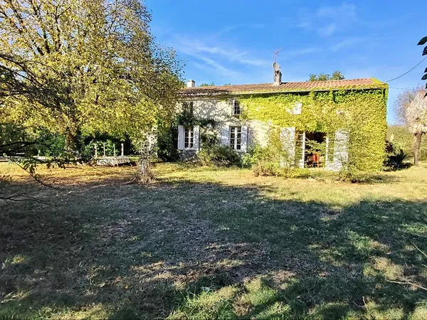 Demeure de caractère en pierre de 1840 254,60 m2 Parc ar