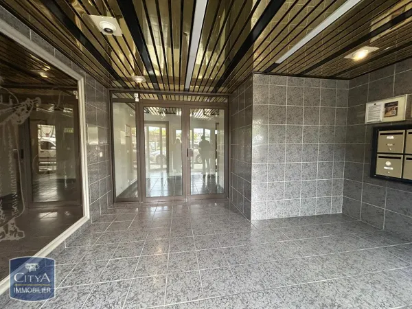 Local professionnel 1 pièce 138 m²
