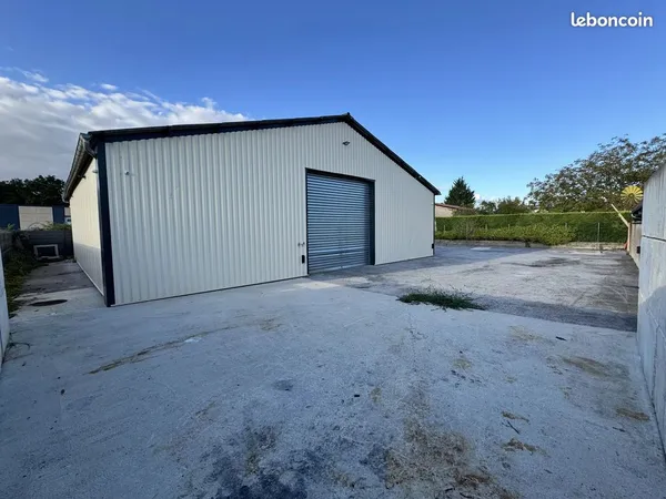 Entrepôt 220 m² Tavaux