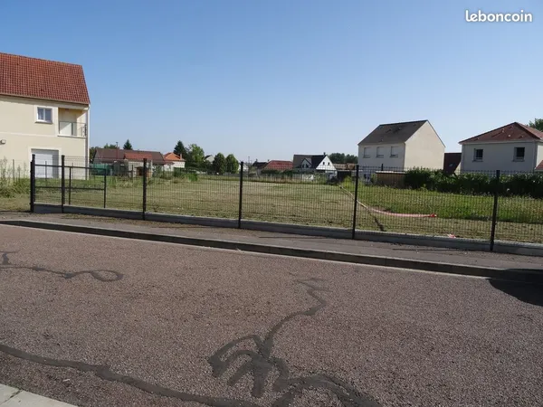 TERRAIN CONSTRUCTIBLE 716m²