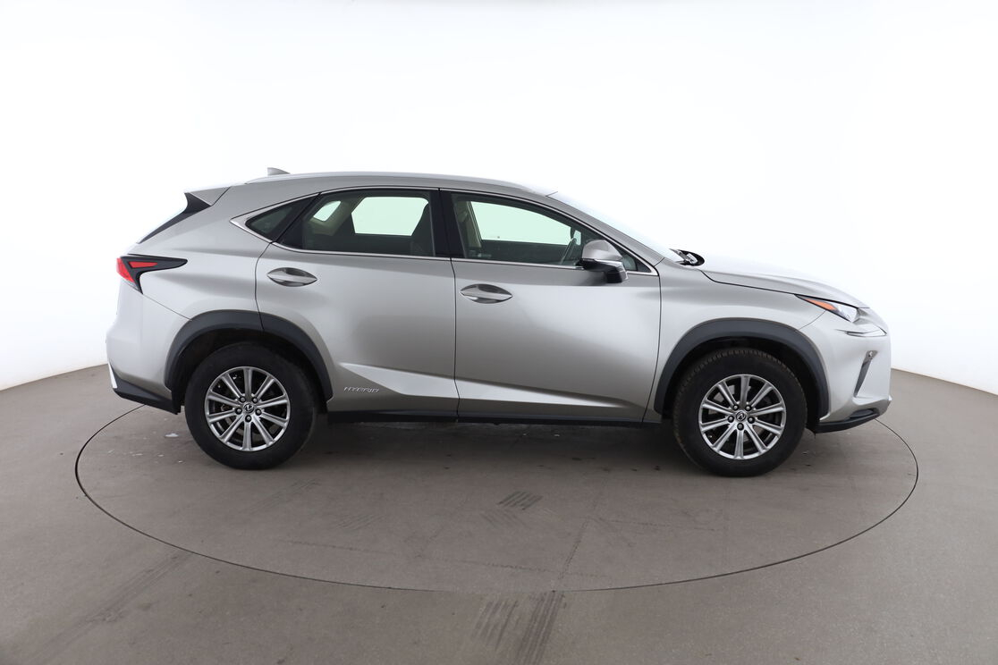 Lexus NX-Serie 300h Business 2WD Auto — photo 6