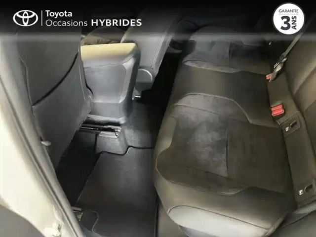 Toyota C-Hr 122h collection 2wd e-cvt my22 — photo 12
