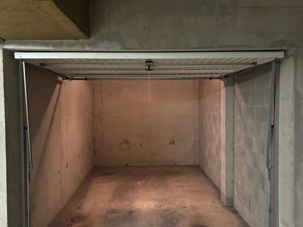 Box garage privé fermé 9,5 m² - Annecy