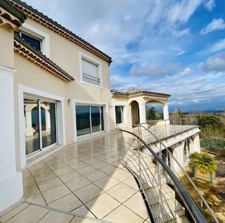 Villa 5 pièces 200 m²