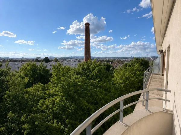 VILLEURBANNE CENTRE, T2 lumineux avec vue dégagée sur parc au 6ème étage