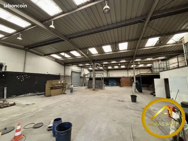 Local 600 m² Carvin