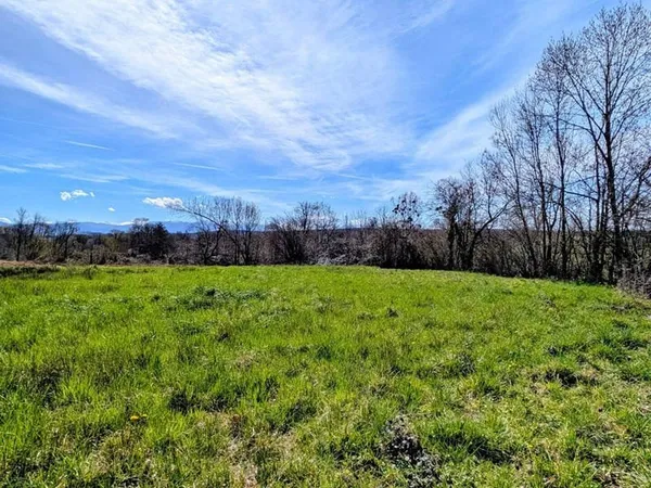 Terrain constructible 1044 m²