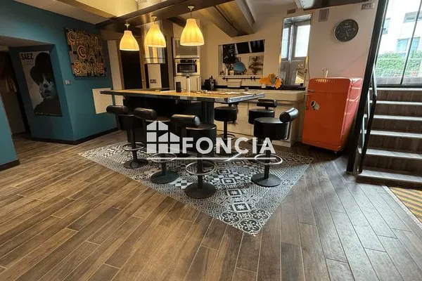 Local 3 pièces 192 m²