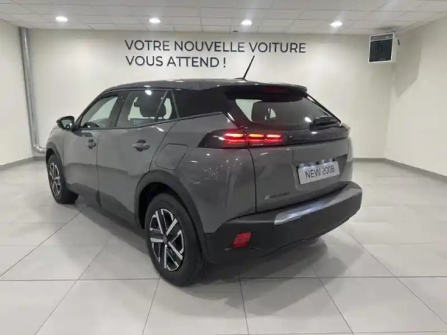 Peugeot 2008 e- 136ch active — photo 7