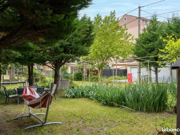 T2 meuble triple exposition - acces jardin 700m2