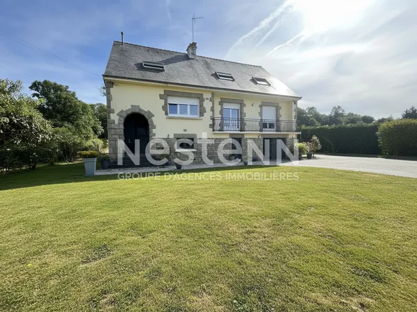 Maison à vendre Monterblanc - 196 m² - 5 chambres - sous-sol - 2800 m² de terrain.
