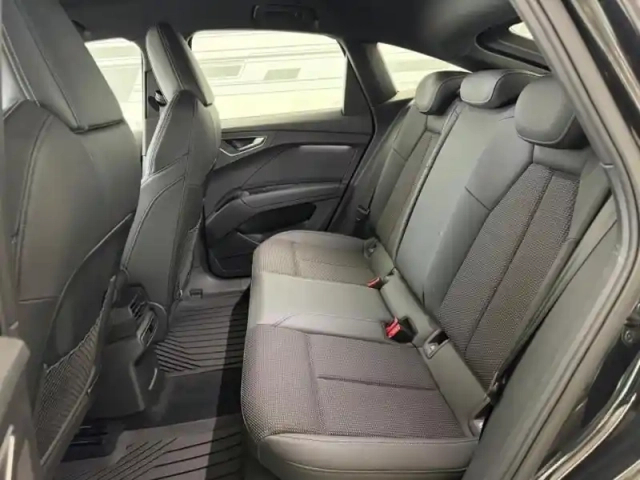 Audi Q4 E-Tron q4 sportback e-tron 40 e-tron 204ch s line — photo 12