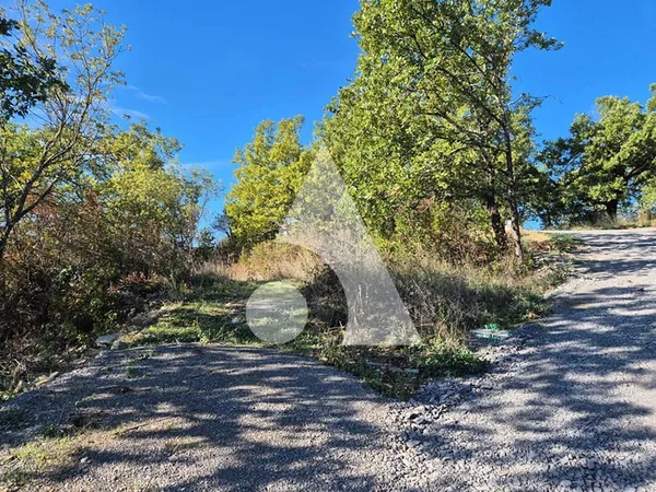 Terrain 854 m²