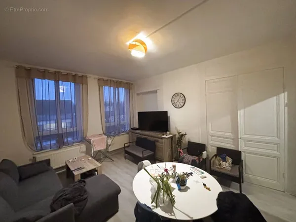 Investissement locatif: Dunkerque centre, appartement de 48m2, une chambre + cellier + cave.